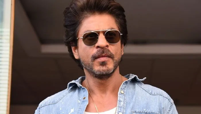 Shah Rukh Khan wins hearts with THIS sweet gesture towards his driver: Watch