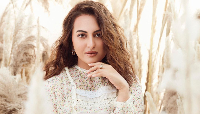 Sonakshi Sinha has categorically denied reports of her allegedly being booked for a non-bailable warrant