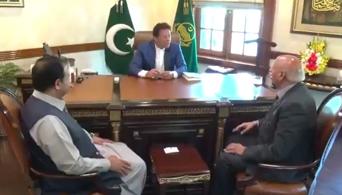 Prime Minister Imran Khan (centre) meets Punjab Chief Minister Usman Buzdar (left) and Governor Punjab Chaudhry Sarwar in Lahore, on March 10, 2022. — Twitter/@CMPunjabPK