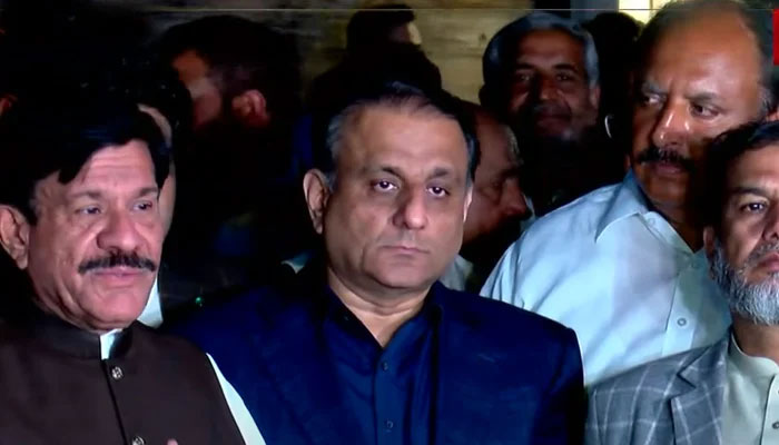 Jahangir Tareen Groups Saeed Akbar Nawani, former senior minister Punjab Aleem Khan, and others address a press conference in Lahore. — Screengrab via Hum News Live