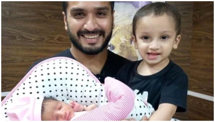 Pakistani cricketer Rumman Raees posing with his children — Facebook