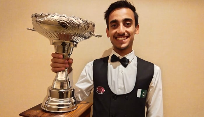 Pakistans Ahsan Ramzan lifts the IBSF World Snooker Championship title. — Photo by author