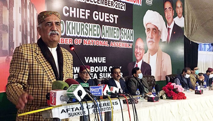 PPP senior leader Khursheed Shah addresses a ceremony in Sukkur on Friday, December 24, 2021. — PPI