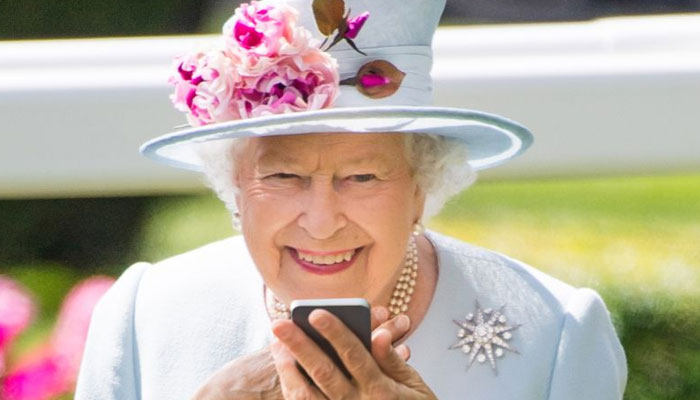 Queen Elizabeth only answers her anti-hacker encryption phone to speak with two people
