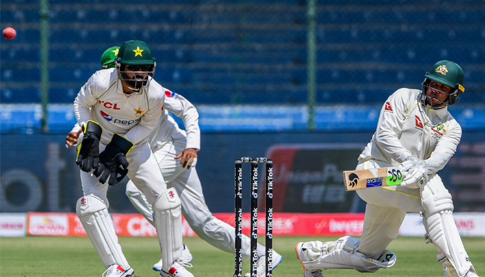 Usman Khawaja mengincar 200, Australia 332-4 di Karachi Test