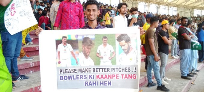 Fan holding a placard during the second day’s play between Pakistan and Australia. — Faizan Lakhani
