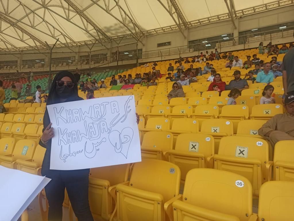 Fan holding a placard during the second day’s play between Pakistan and Australia. — Provided by the reporter