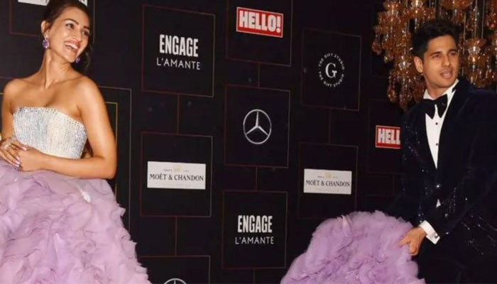 Sidharth Malhotra’s gentlemanly behaviour to Kriti Sanon wins over fans:Video