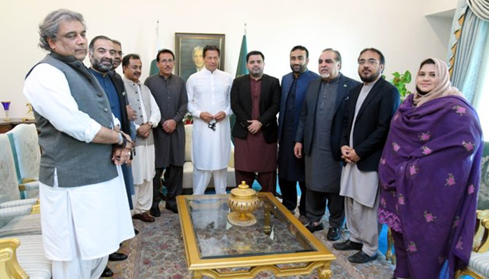 Prime Minister Imran Khan (cente) meets Parliamentarians from Sindh in Islamabad, on March 15, 2022. — APP
