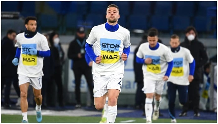 Lazio midfielder Sergej Milinkovic-Savic wears a Stop the war T-shirt referring to Russias invasion of Ukraine before an Italian Serie A match against Napoli on 27 February 2022. Photo: AFP