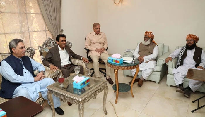 PML-N President Shahbaz Sharif and PDM chief Maulana Fazlur Rehman meet with MQM-P at Parliament Lodges on March 16, 2022. — Twitter