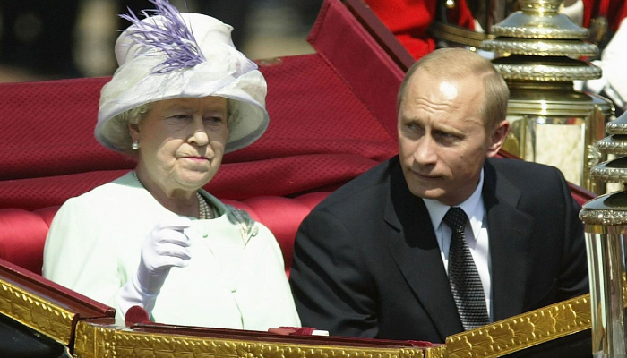 Queen Elizabeth has refused to allow three royal swords to be displayed at the Kremlin Museums in Russia