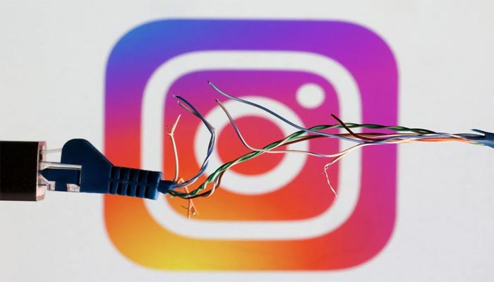 Broken Ethernet cable is seen in front of Instagram logo in this illustration taken March 11, 2022. Photo: REUTERS