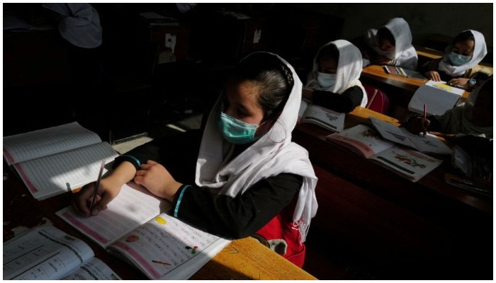 Girls attend a class in Kabul, Afghanistan, October 25, 2021. Photo: Reuters