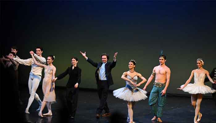 Russian and Ukrainian ballet dancers rub shoulders in London