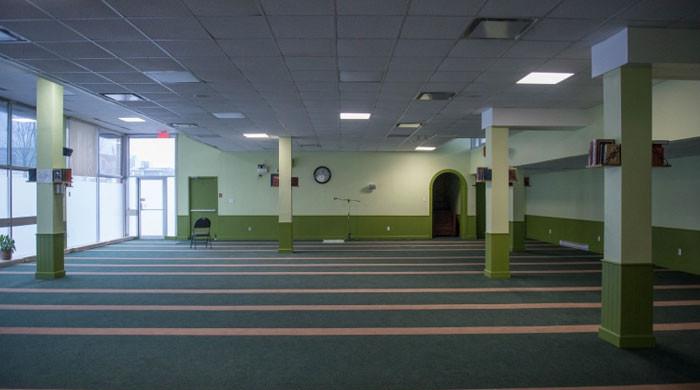 Man attacks worshippers in Canadian mosque with bear spray