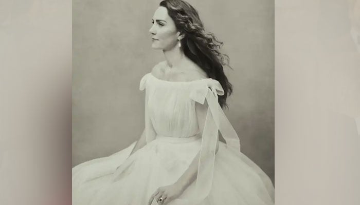 Kate Middleton honorée par la reine : les portraits d'anniversaire de la duchesse de Cambridge sont exposés au public