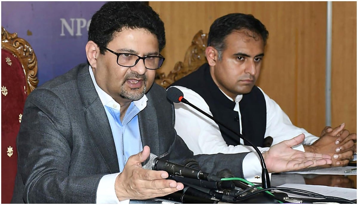 Senior PML(N) leader and former finance minister Miftah Ismail speaks during a press conference at the NPC. — INP/ Shahid Raju