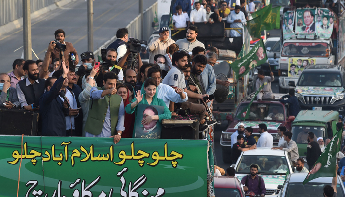 Pakistan Muslim League Nawaz (PML-N) Vice President Maryam Nawaz and Opposition Leader in the Punjab Assembly Hamza Shahbaz Sharif wave towards the supporters upon the start of anti-government march toward Islamabad from Lahore on March 26, 2022. — AFP