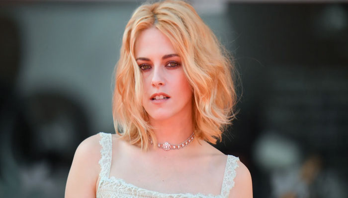 Kristen Stewart struggles to find right words for private life