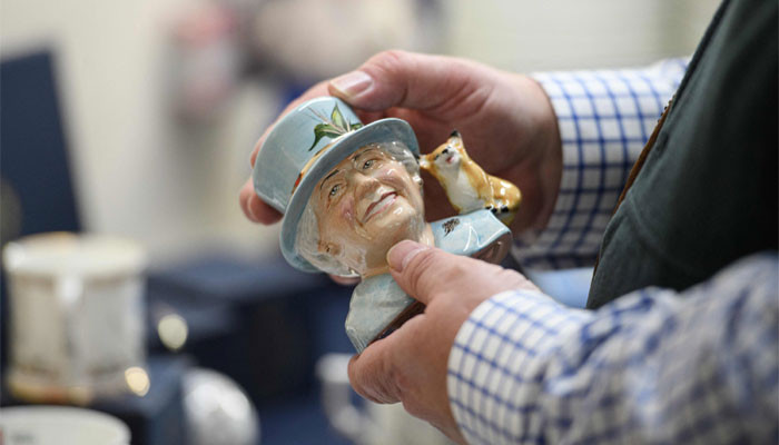 UK ceramist fired up for Queen Elizabeth's Platinum Jubilee - Vimarsana News