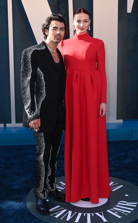 Pregnant Sophie Turner drops jaws at 2022 Vanity Fair Oscars party with Joe Jonas