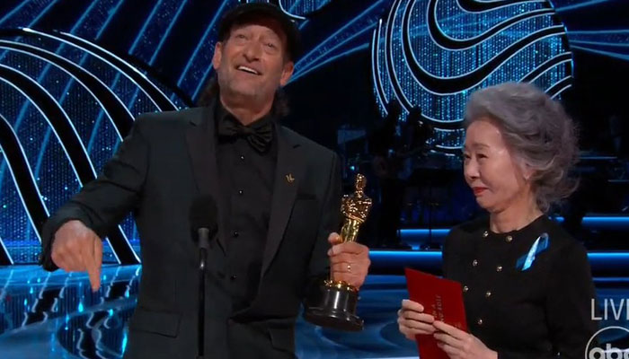 Troy Kotsur shines at 2022 Oscars as first deaf male winner for 'Coda' 2 Troy Kotsur shines at 2022 Oscars as first deaf male winner for Coda