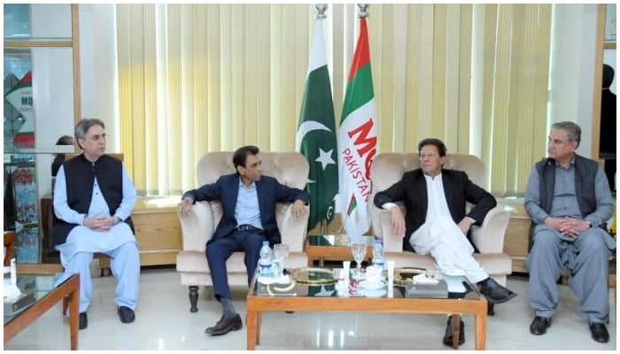 Prime Minister Imran Khan and Foreign Minister Shah Mahmood Qureshi during a meeting with MQM-P convener Khalid Maqbool Siddiqui and senior deputy convener Amir Khan at the MQM-Ps headquarters in Karachis Bahadurabad. — Prime Ministers Office Twitter