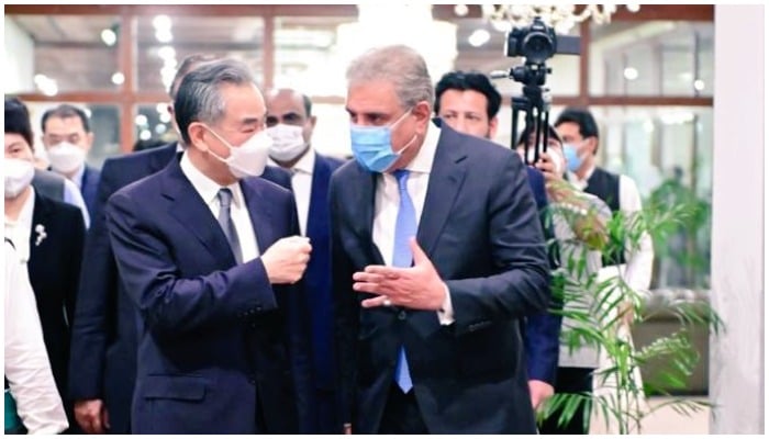 FM Shah Mahmood Qureshi speaks with his Chinese counterpart Wang Yi ahead of 48th session of OIC in Islamabad. Photo: Twitter/ @SMQureshiPTI
