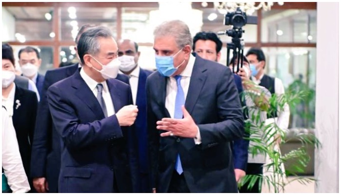 FM Shah Mahmood Qureshi speaks with his Chinese counterpart Wang Yi ahead of 48th session of OIC in Islamabad. Photo: Twitter/SMQureshiPTI