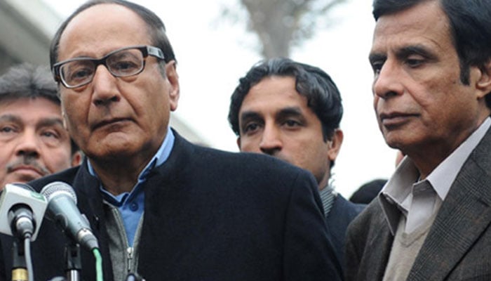 This file photo shows PML-Q president Chaudhry Shujaat Hussain (left) and Punjab Assembly Speaker Pervaiz Elahi. — AFP/File