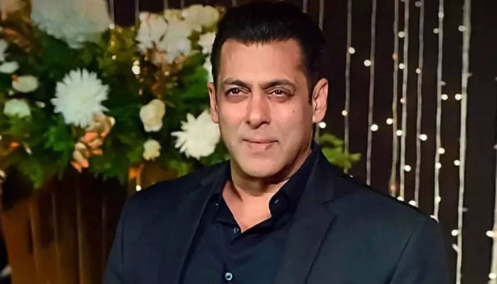 Salman Khan enjoying his nephew’s birthday in an intimate fun-filled event: Watch