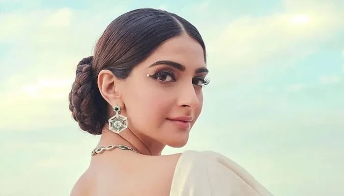 Sonam Kapoor gives a glimpse of her pregnancy cravings: See