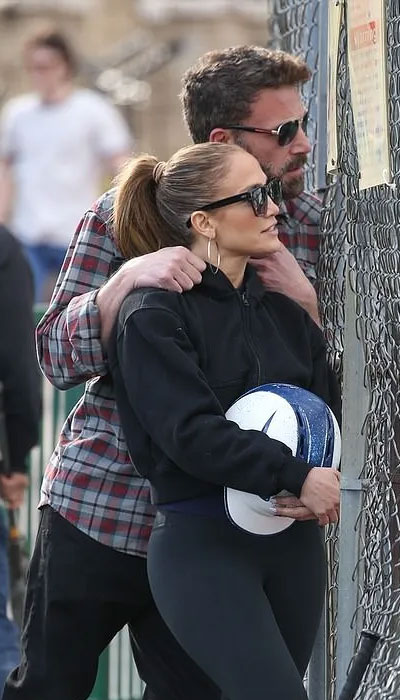 Jennifer Lopez, Ben Affleck packed on PDA amid their outing in LA