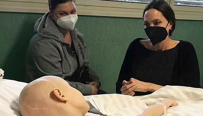 Angelina Jolie puts aside her glamorous life to visit Ukrainian child refugees