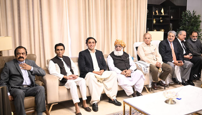 (L-R) PML-N leader Rana Sanaullah, MQM-P Convener Khalid Maqbool Siddiqui, PPP Chairman Bilawal Bhutto-Zardari, JUI-F Chief Maulana Fazlur Rehman, PML-N President Shahbaz Sharif. — Twitter/NAofPakistan