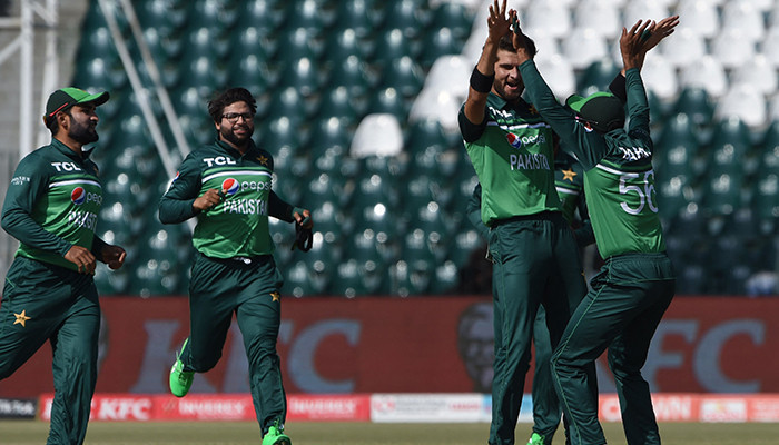 Twitterati memuji bowler Pakistan untuk bowling yang luar biasa