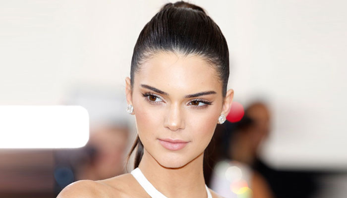 Kylie Jenner and Khloe Kardashian poke fun at Kendalls big toes: Supermodel hilariously responds to comments