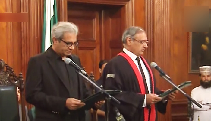 Lahore High Court Chief Justice Muhammad Ameen Bhatti administers the oath to PTIs Omer Sarfaraz Cheema as the new Punjab governor in Lahore, on April 3, 2022. — YouTube/PTV