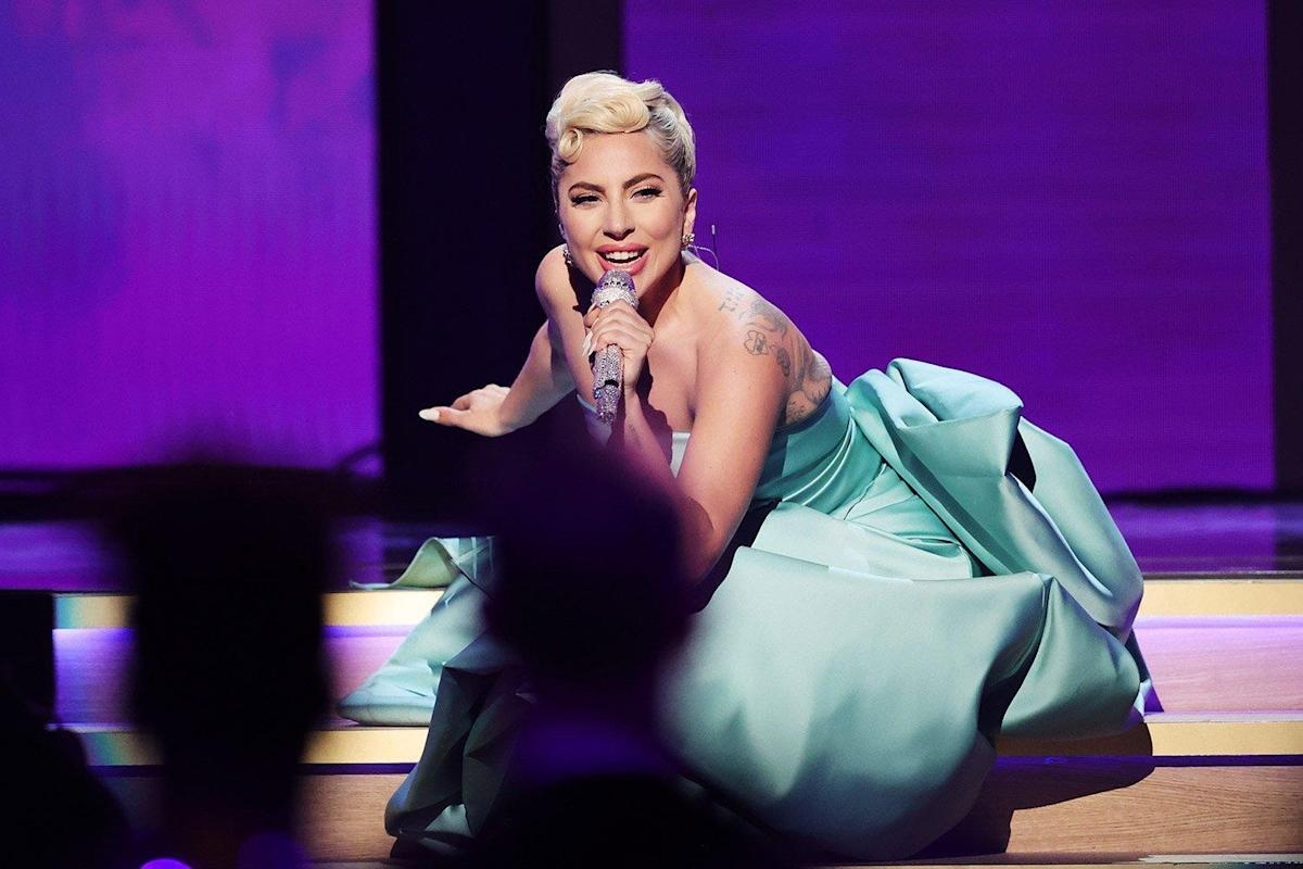 Lady Gaga pays heartfelt tribute to Tony Bennett at 2022 Grammys