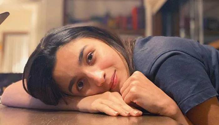 Alia Bhatt’s latest sun-kissed photo has left her fans enchanted. See pics