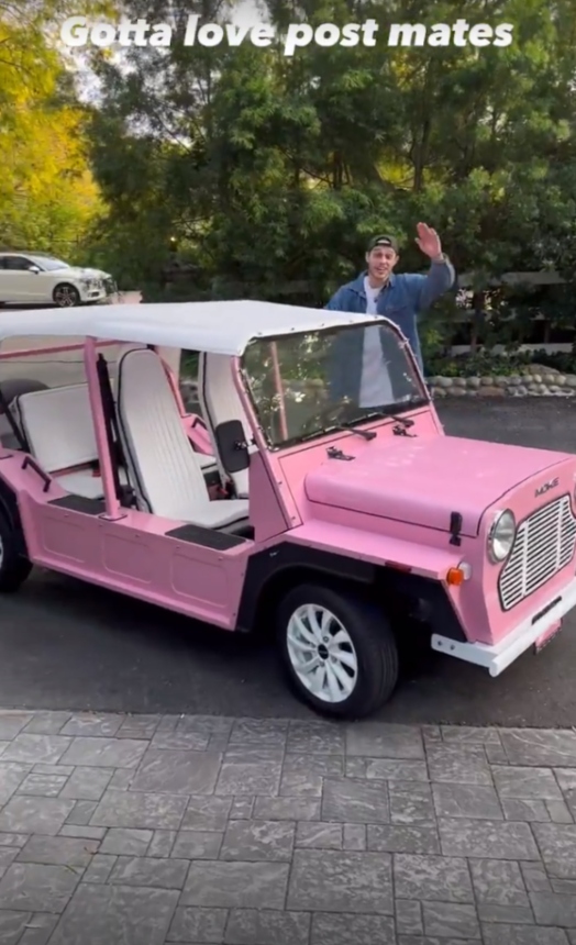 Pete Davidson drives off Kim Kardashian’s luxurious pink golf cart