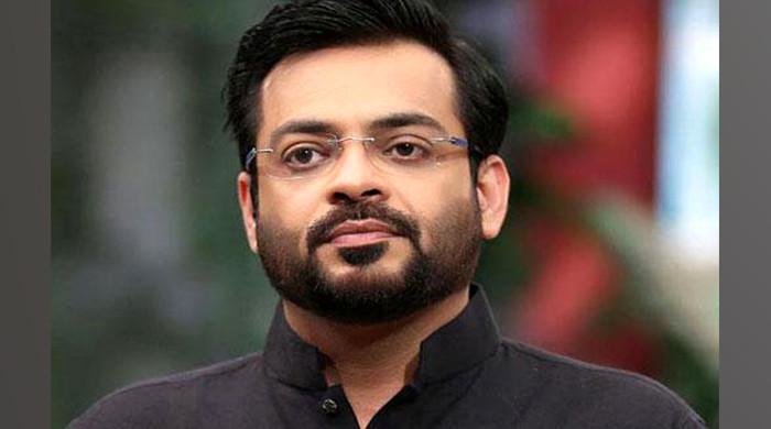 Amir Liaquat tenders apology to Opposition leaders