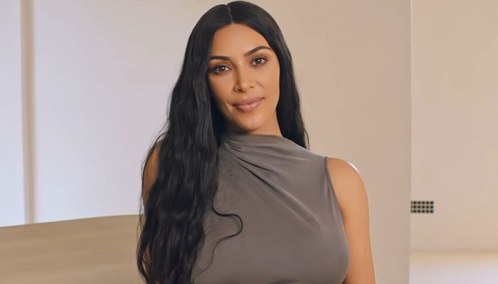 Kim Kardashian ‘sepenuhnya melebihi drama publik’ dengan Kanye West