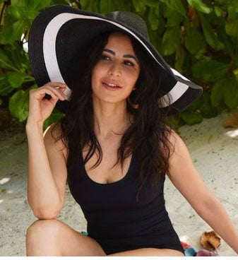 Katrina Kaif raises the temperature in latest pictures