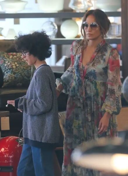 Its official! Jennifer Lopez and Ben Affleck engaged AGAIN after 20 years