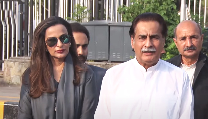 MNA and PML-N leader Ayaz Sadiq (left) addressing a press conference alongside PPP Senator Sherry Rehman in Islamabad, on April 13, 2022. — YouTube/PTVNews