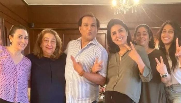 Ranbir-Alia wedding: Neetu Kapoor, Karishma Kapoor groove to the track of Alia’s songs