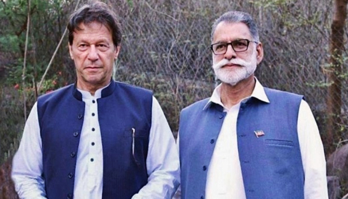 AJK PM Abdul Qayyum Niazi (right) with former prime minister and PTI Chairman Imran Khan. — Twitter/Farrukh Habib