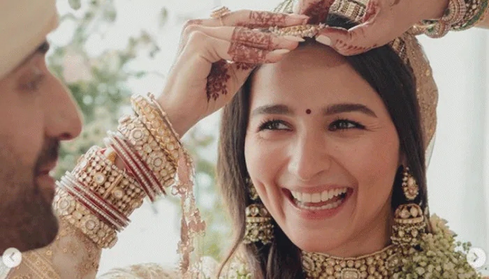 Alia Bhatt changes Instagram profile pic to THIS stunning wedding snap